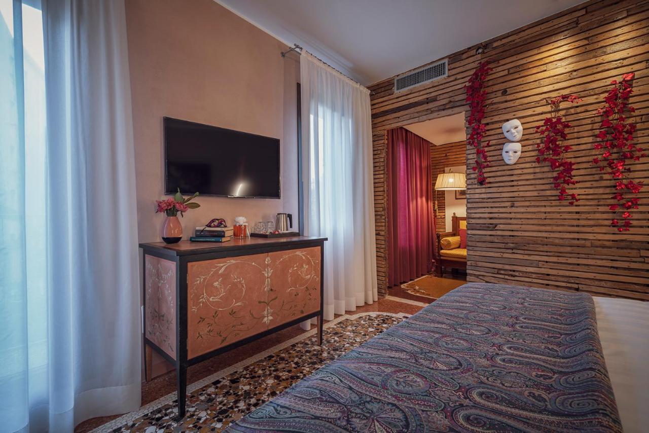 Pensión Cinqueteste Luxury 2*