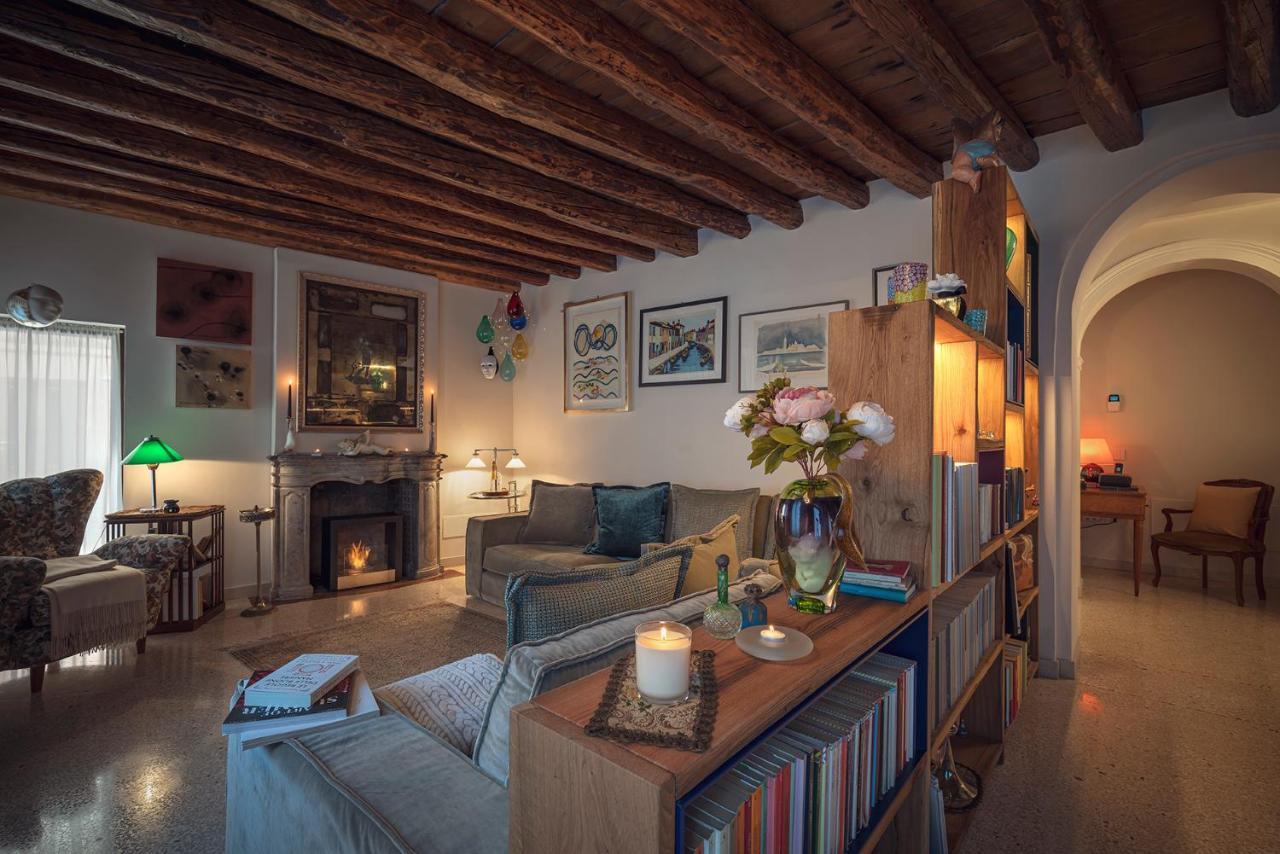Pensión Cinqueteste Luxury 2*