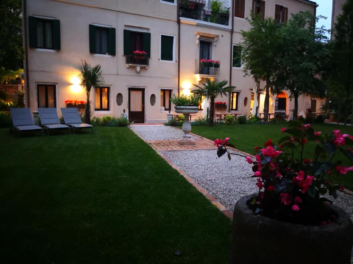 Pensión Cinqueteste Luxury 2*